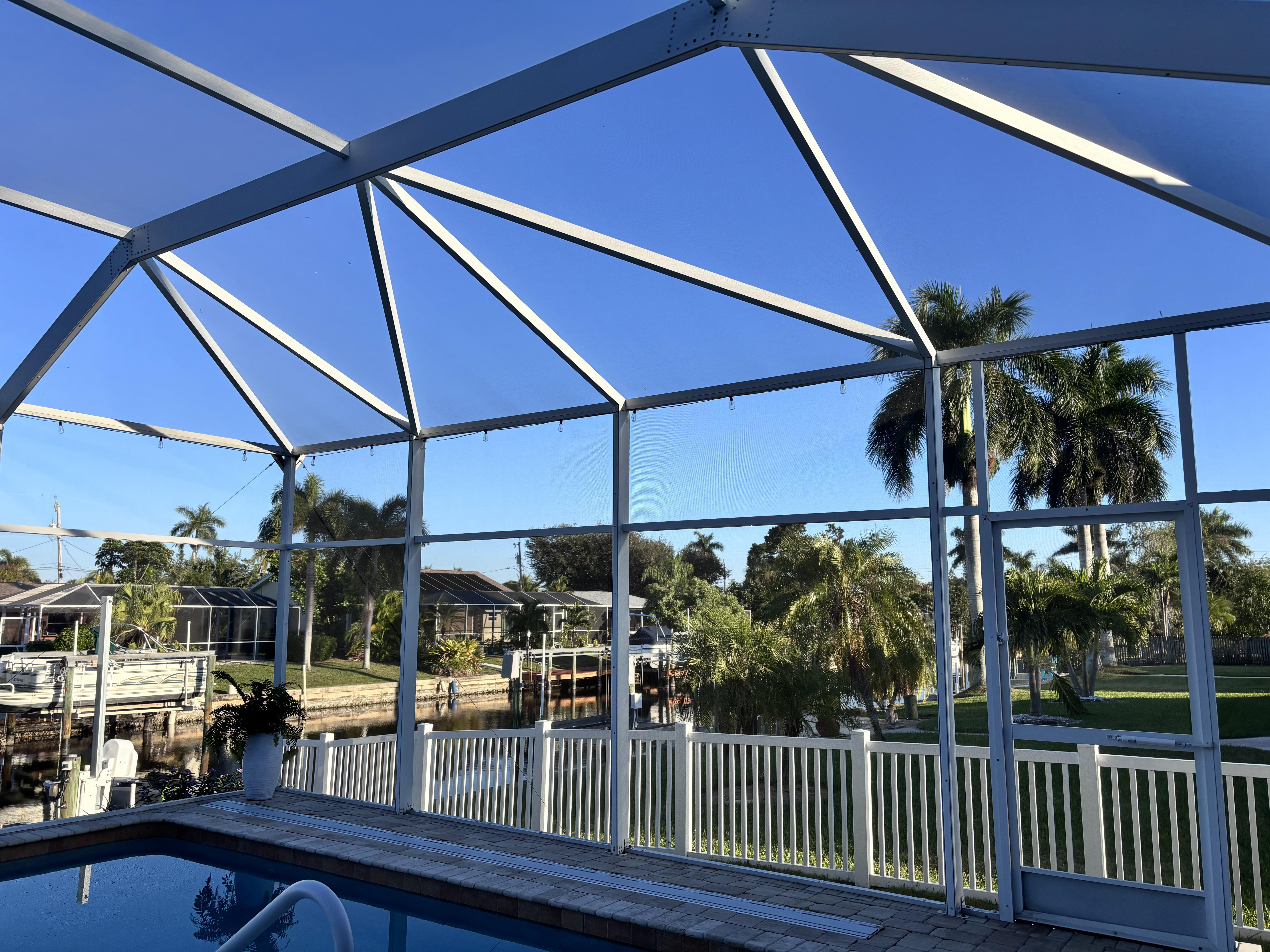 Clean screen enclosure pool cage